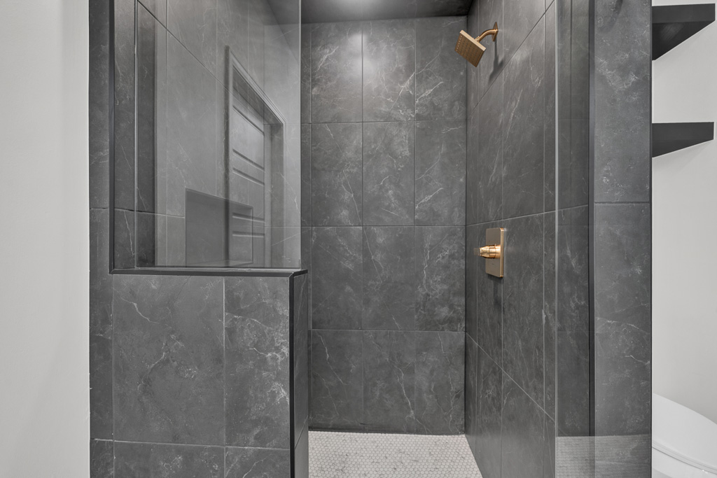 master bathroom 3.jpg